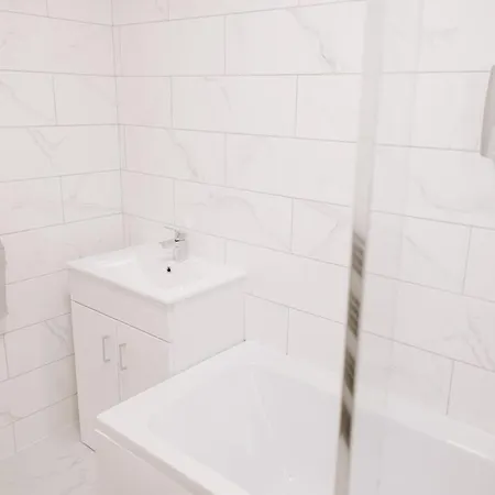 Modern 5-Bed, 4-Bath Group House * Thornaby on Tees