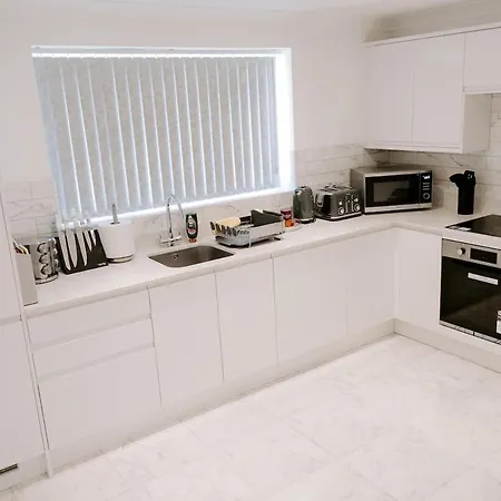 Vakantiehuis Modern 5-Bed, 4-Bath Group House Thornaby on Tees