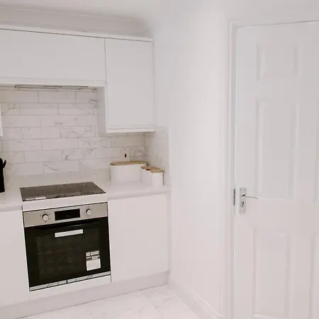 Modern 5-Bed, 4-Bath Group House Vakantiehuis Thornaby on Tees
