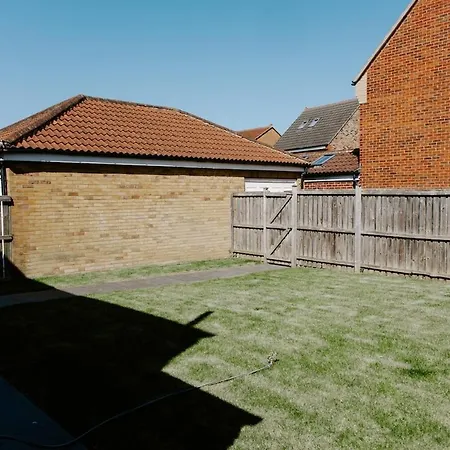 Modern 5-Bed, 4-Bath Group House Thornaby on Tees