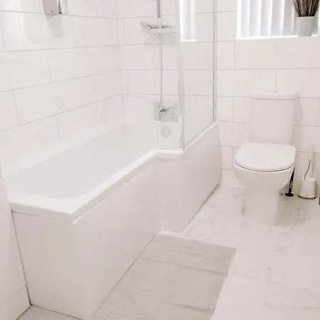Vakantiehuis Modern 5-Bed, 4-Bath Group House