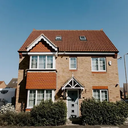 Vakantiehuis Modern 5-Bed, 4-Bath Group House