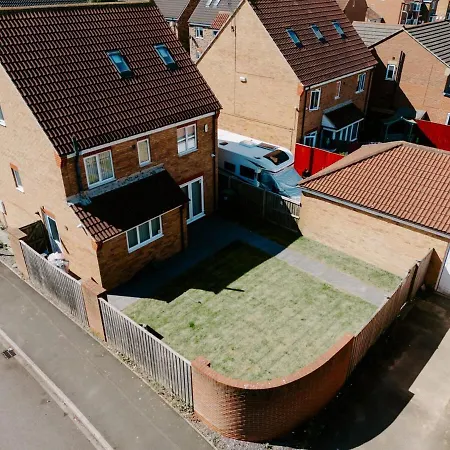 Apsley Way, 5 Bed 4 Bathroom House Prázdninový dům