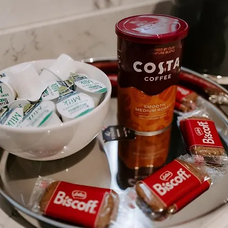 Apsley Way, 5 Bed 4 Bathroom House Dom wakacyjny *