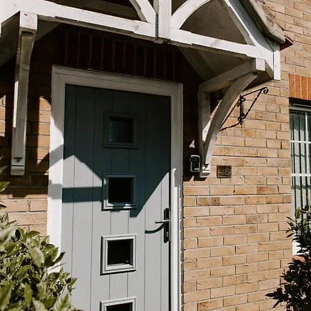 Modern 5-bed, 4-bath Group House * Thornaby on Tees
