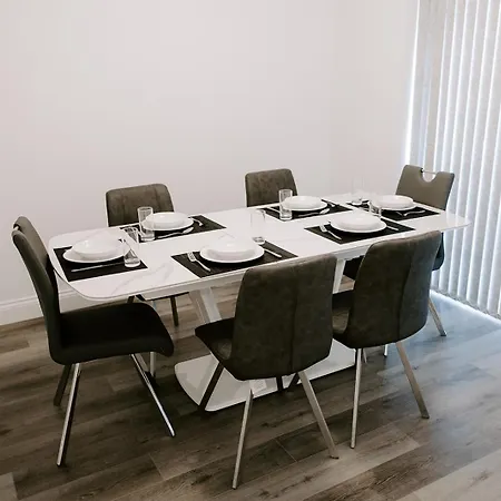 Holiday home Modern 5-bed, 4-bath Group House Thornaby on Tees