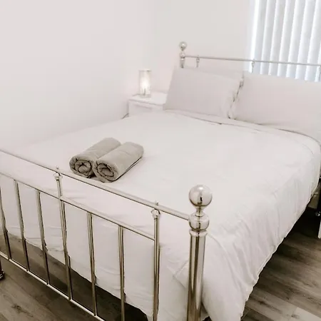 Apsley Way, 5 Bed 4 Bathroom House Thornaby on Tees