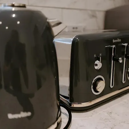 Apsley Way, 5 Bed 4 Bathroom House