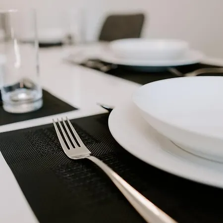 Apsley Way, 5 Bed 4 Bathroom House Holiday home