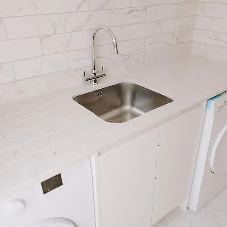 Holiday home Apsley Way, 5 Bed 4 Bathroom House *